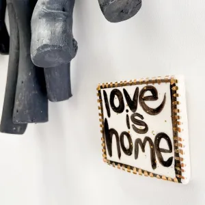Tile 'love is home' (5 available)